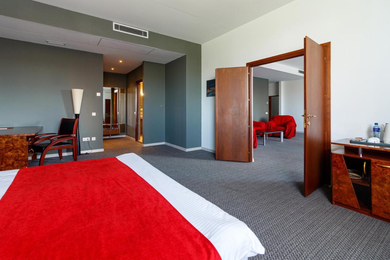 Moscow House Hotel Γιερεβάν Εξωτερικό φωτογραφία